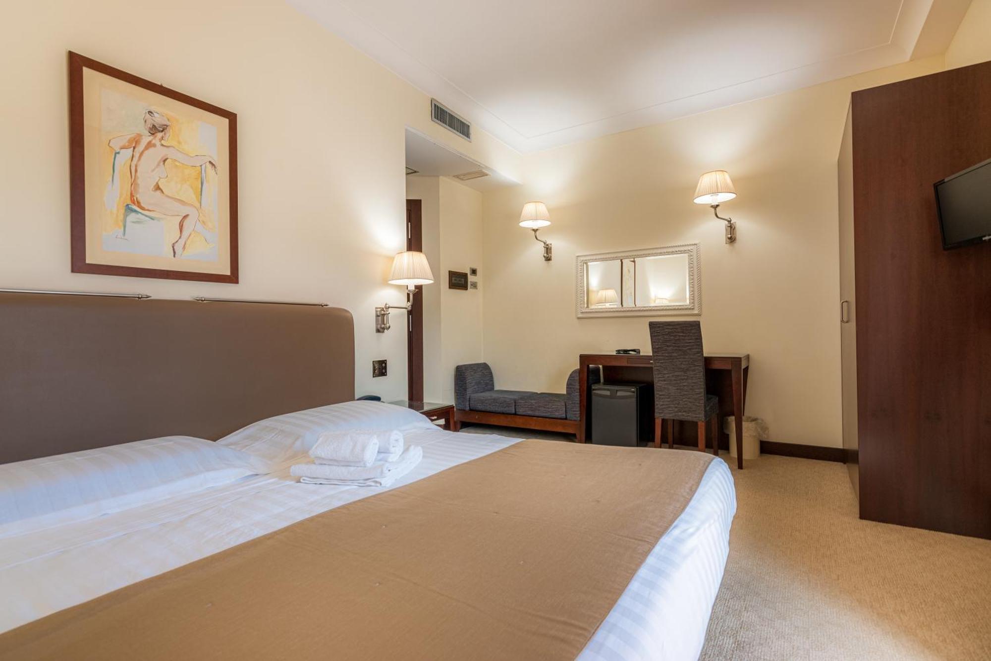 Hotel Cala Del Porto Vibo Valentia Marina Esterno foto